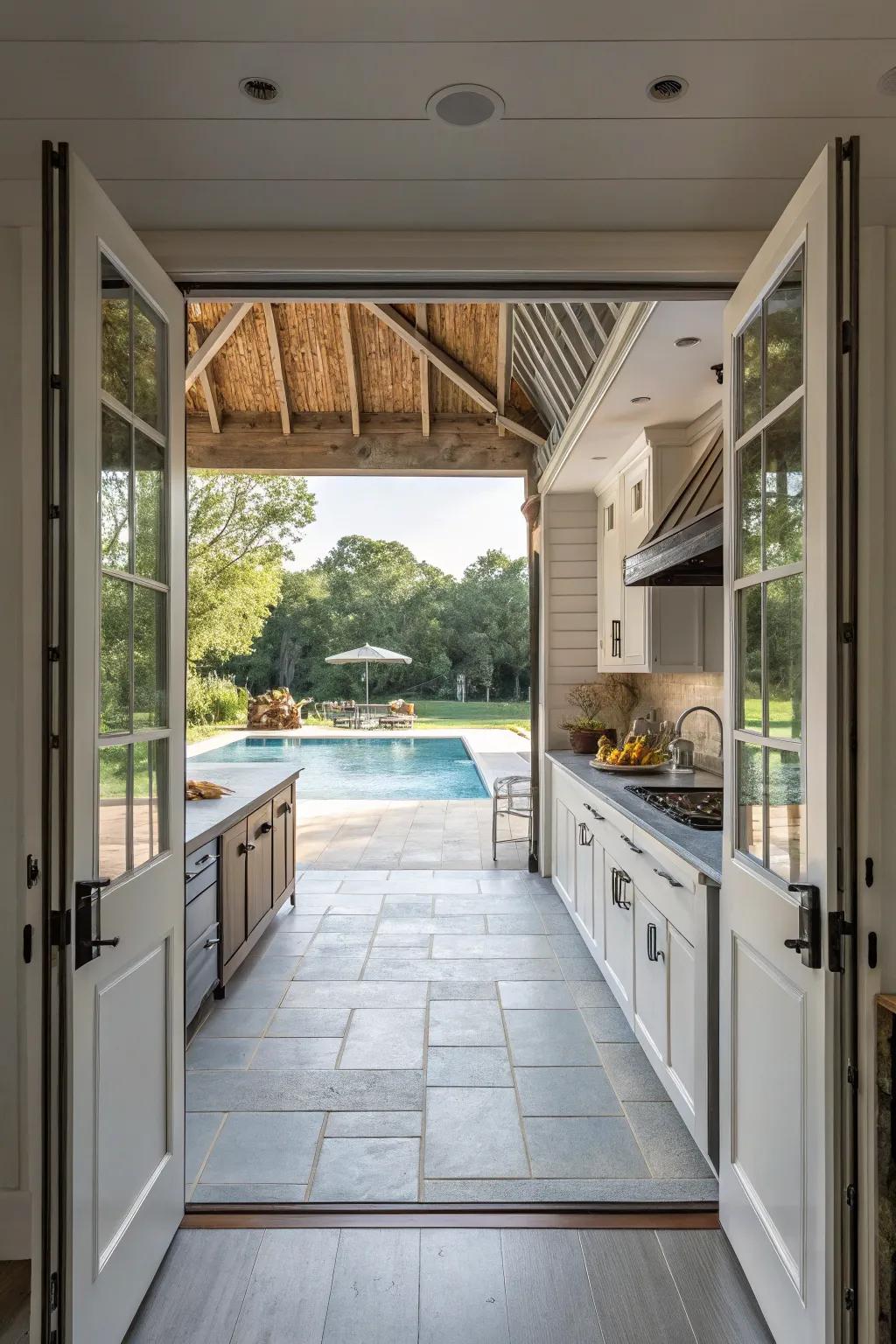 A kitchen with an open-air design, perfectly integrated with the pool area.