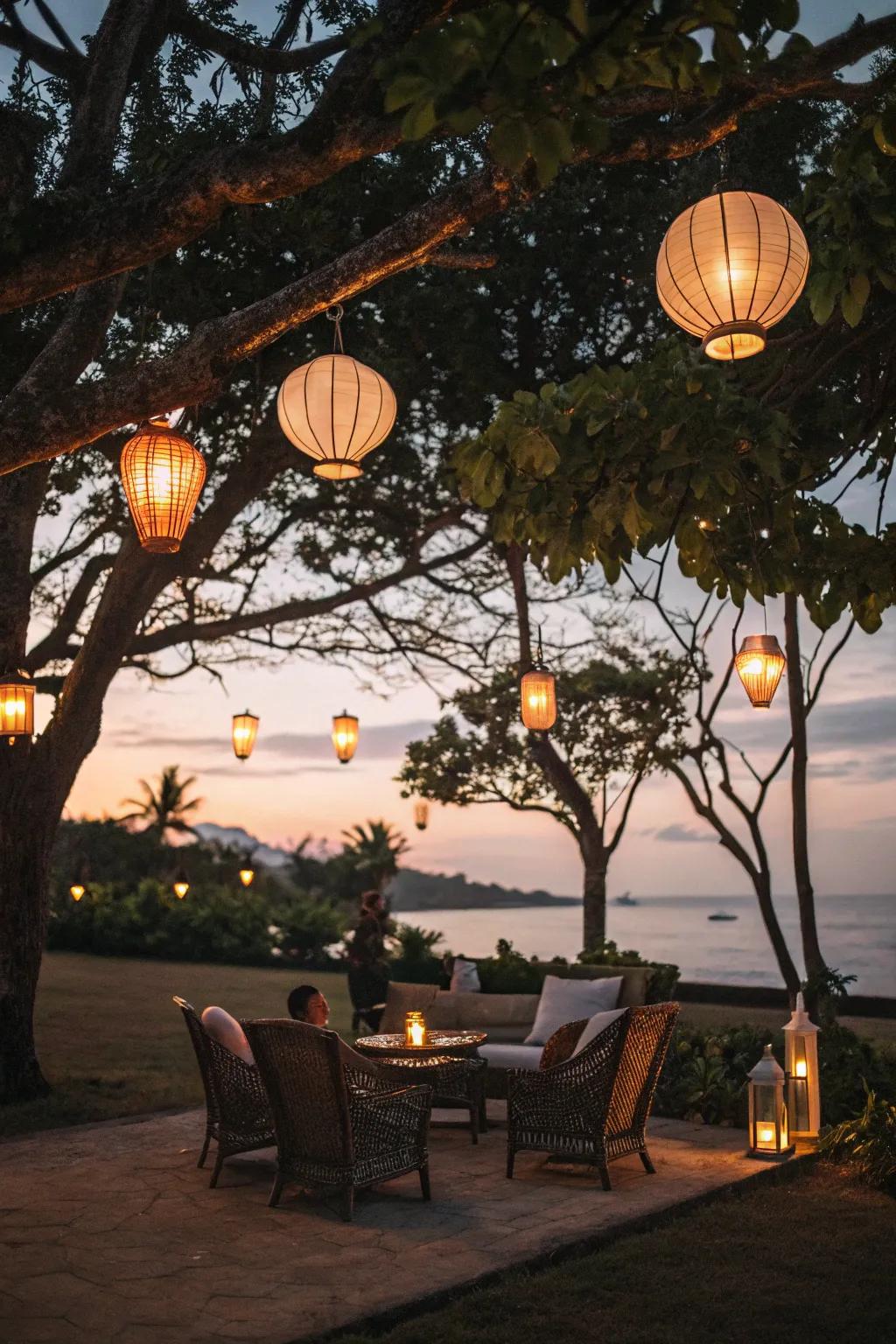 Hanging lanterns add a touch of magic to your tree-side evenings.