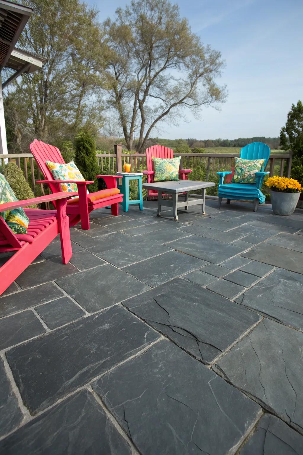 A slate patio with audacious, conflicting hues in its decor.