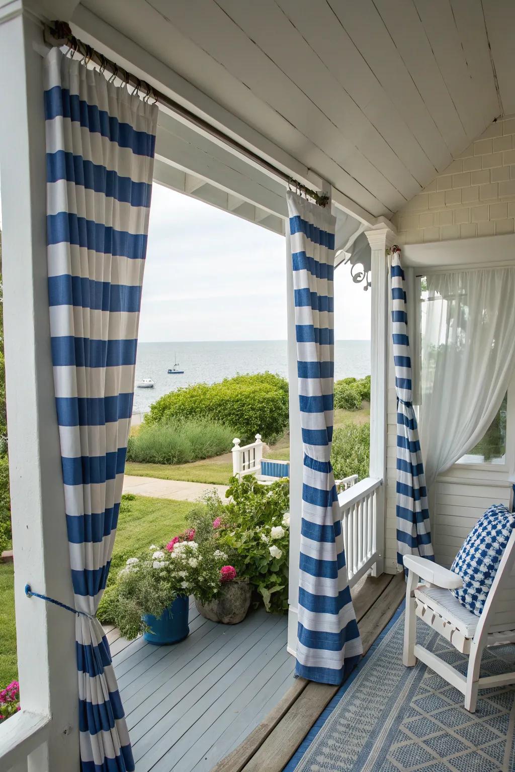 Nautical-themed curtains evoke a relaxing seaside atmosphere.