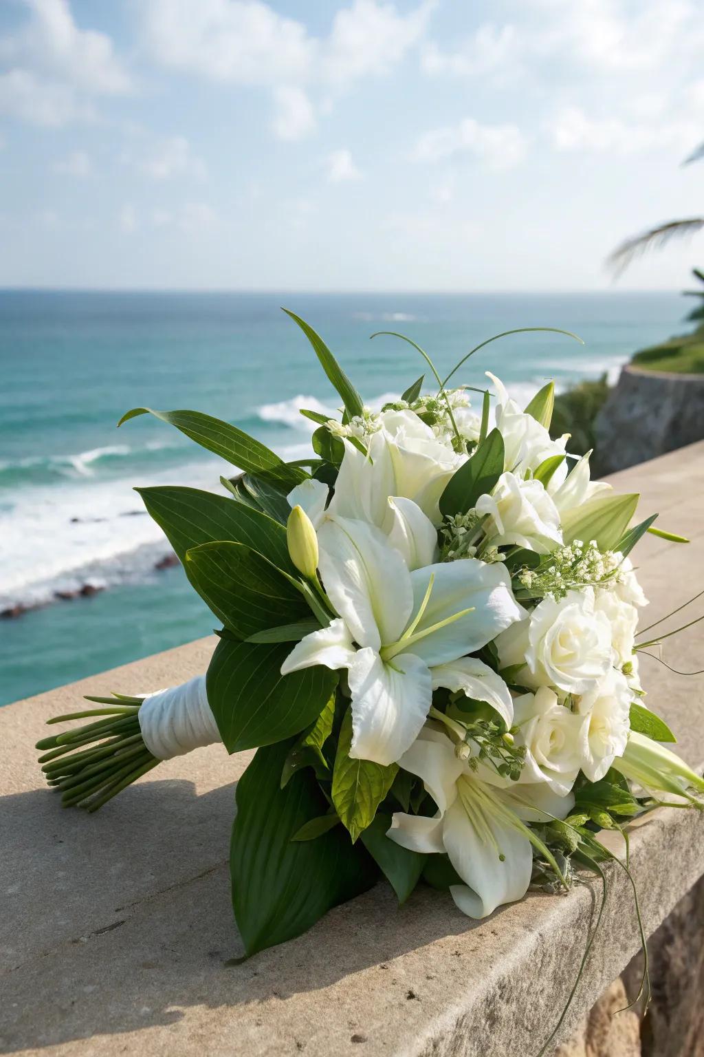 A timeless bouquet with classic elegance for a beach wedding.