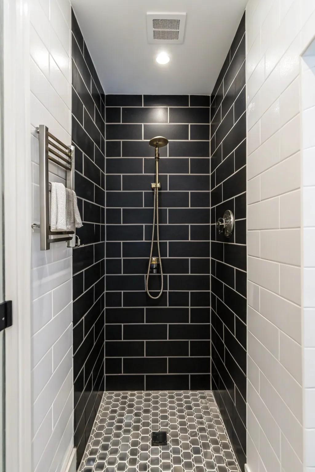 Ebony tiles propose a polished and theatrical declaration.