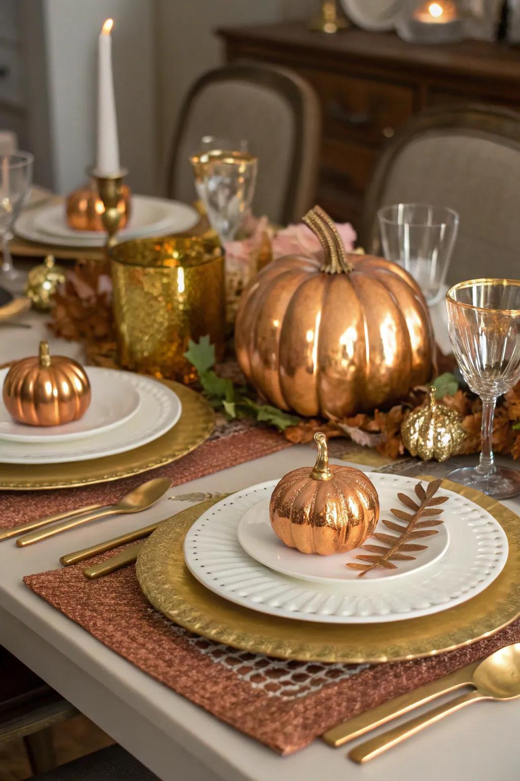 Metallic accents add glamour and elegance to your Thanksgiving table.