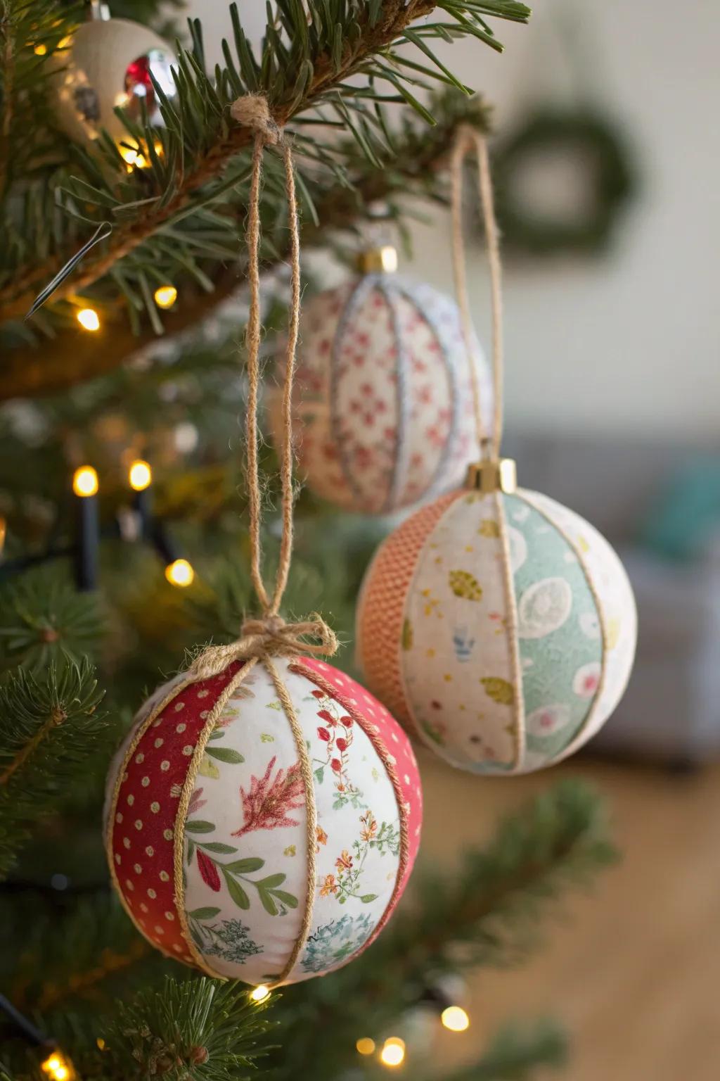 Textile and string conjure a snug, rustic vibe for your ornaments.