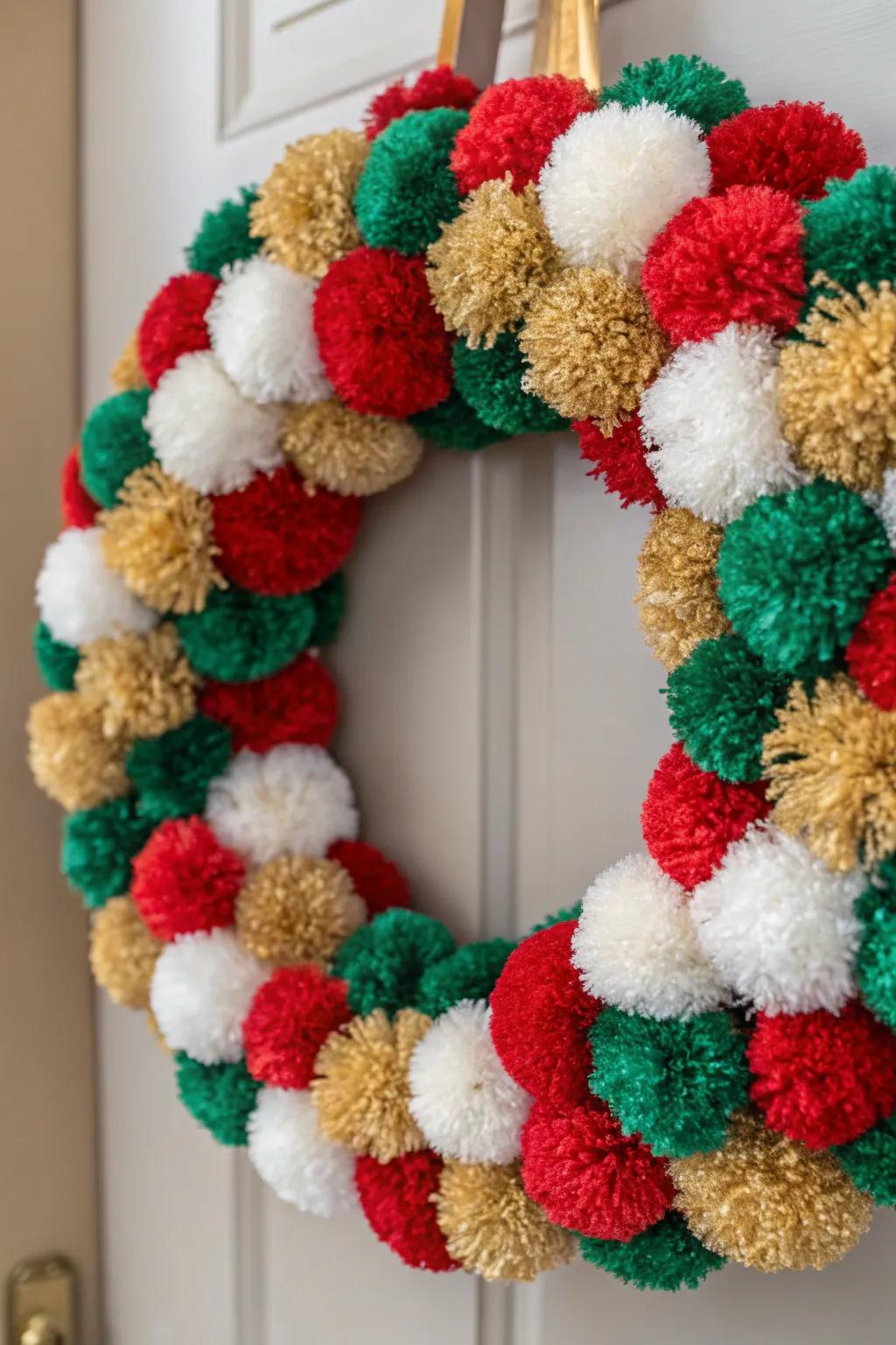 A cheerful globular strand garland that introduces a lighthearted accent to any area.