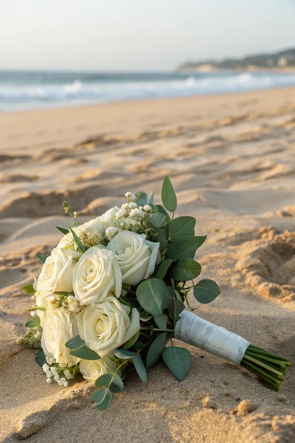 A minimalist white bouquet for a classic beach wedding.