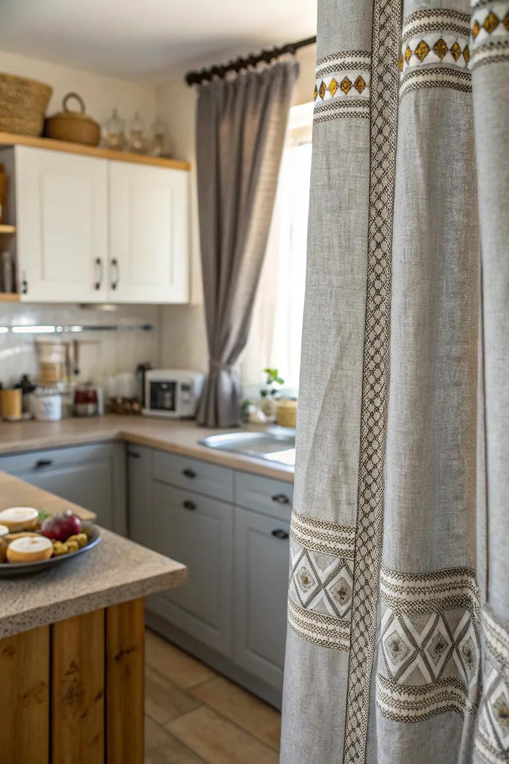 Textural gray window coverings introduce a tactile opulence to the culinary space.