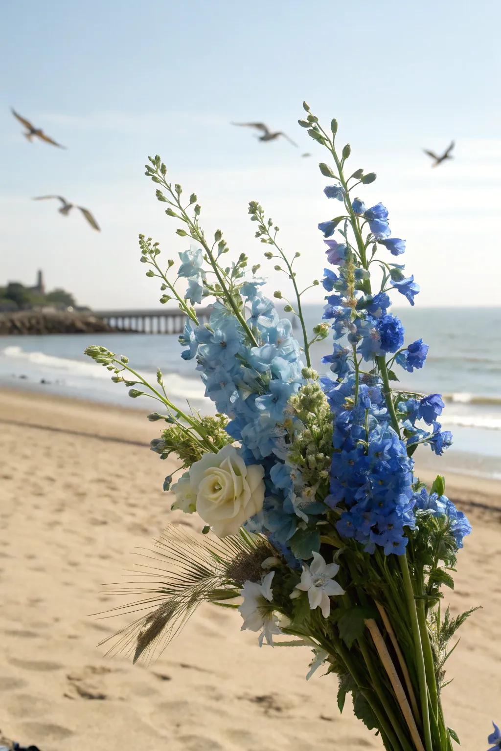 A bouquet with blue tones mirroring the ocean's beauty.